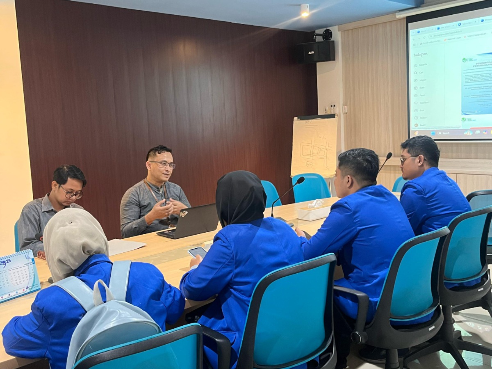 Mahasiswa UII Lakukan Company Visit ke BPRS HIK MCI